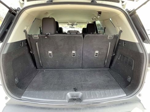 Used 2024 Nissan Pathfinder S image 10