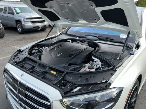 Used 2022 Mercedes-Benz S 580 4MATIC Sedan w/ AMG Line Package image 24