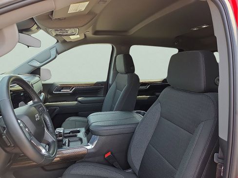 Used 2024 Chevrolet Silverado 1500 LT Trail Boss w/ Convenience Package II image 12