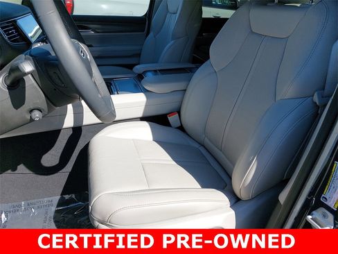 Used 2023 Jeep Wagoneer Series III w/ Preferred Equipment Group image 17