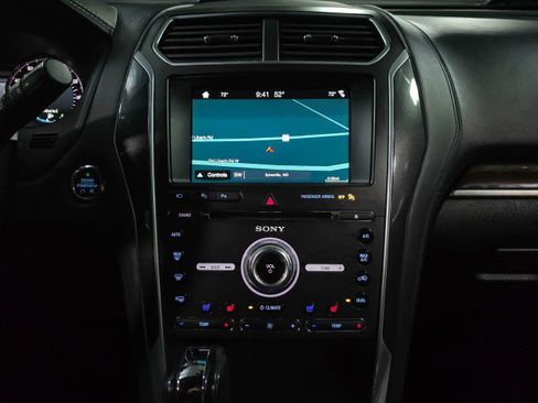 Used 2017 Ford Explorer Platinum image 27