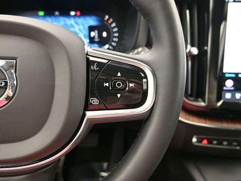 Used 2023 Volvo XC60 B5 Plus AWD/4WD image 25