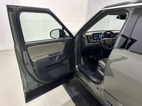 Used 2023 Rivian R1S Launch Edition image 16