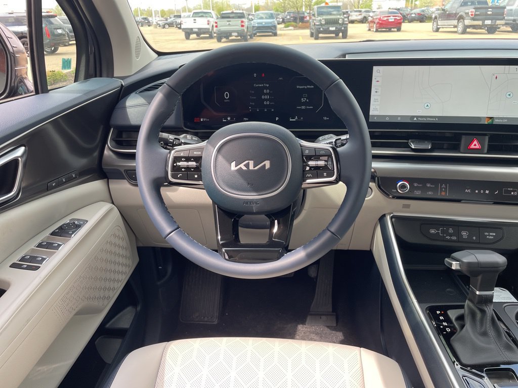 New 2026 Kia Carnival SX w/ SX Dark Edition Package FWD image 13