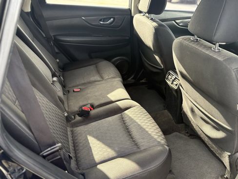 Used 2017 Nissan Rogue SV image 9