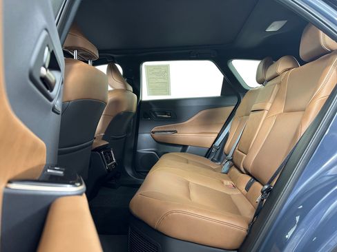 Used 2025 Toyota Crown Signia image 12