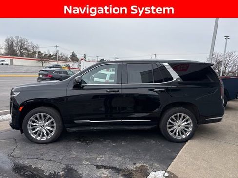 Used 2024 Cadillac Escalade Premium Luxury image 2