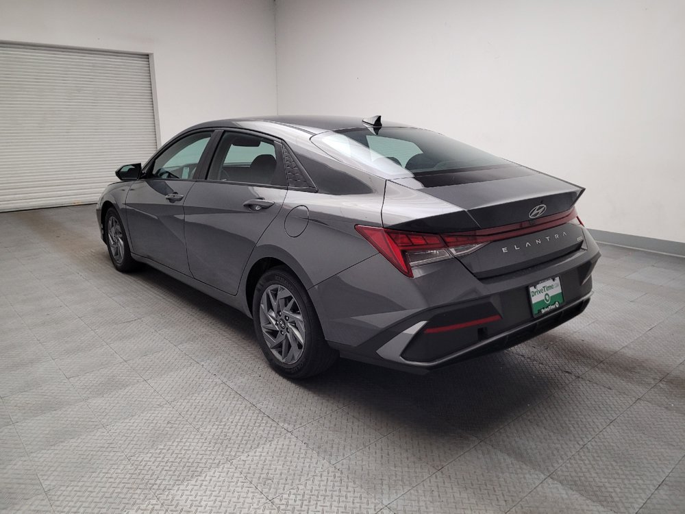 Used 2024 Hyundai Elantra Blue FWD image 5