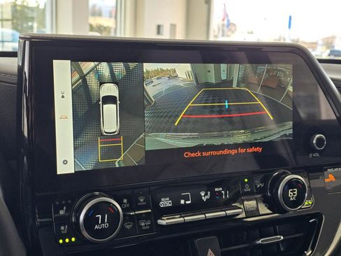 Used 2024 Toyota Highlander Platinum image 31