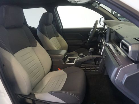 Used 2025 Toyota Tacoma TRD Sport AWD/4WD image 23