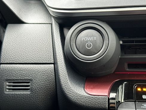 Used 2025 Toyota Prius SE image 22