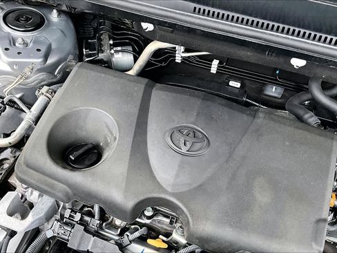 Used 2025 Toyota RAV4 XLE image 31