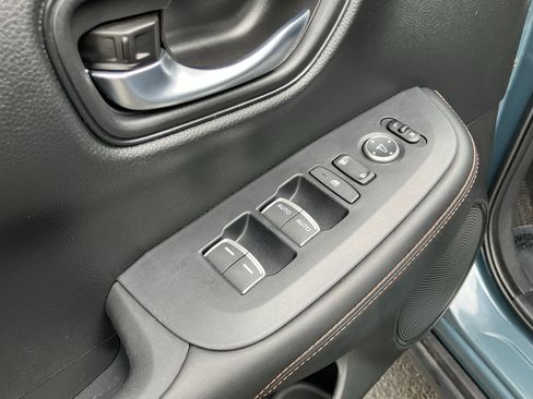 Certified 2025 Honda HR-V Sport image 15