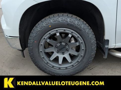 Used 2022 Chevrolet Silverado 1500 LT AWD/4WD image 9