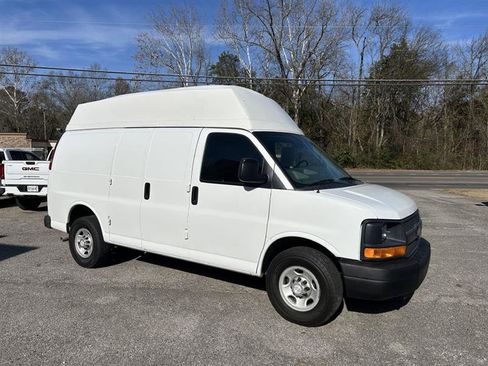 Used 2015 Chevrolet Express 2500 image 1