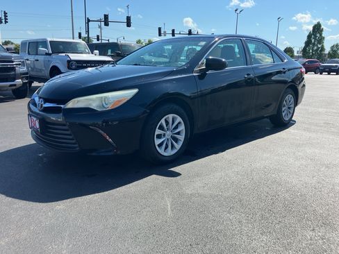 Used 2015 Toyota Camry LE FWD image 2
