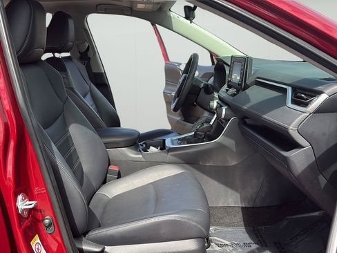 Used 2019 Toyota RAV4 XLE Premium w/ Cold Weather Package AWD/4WD image 23