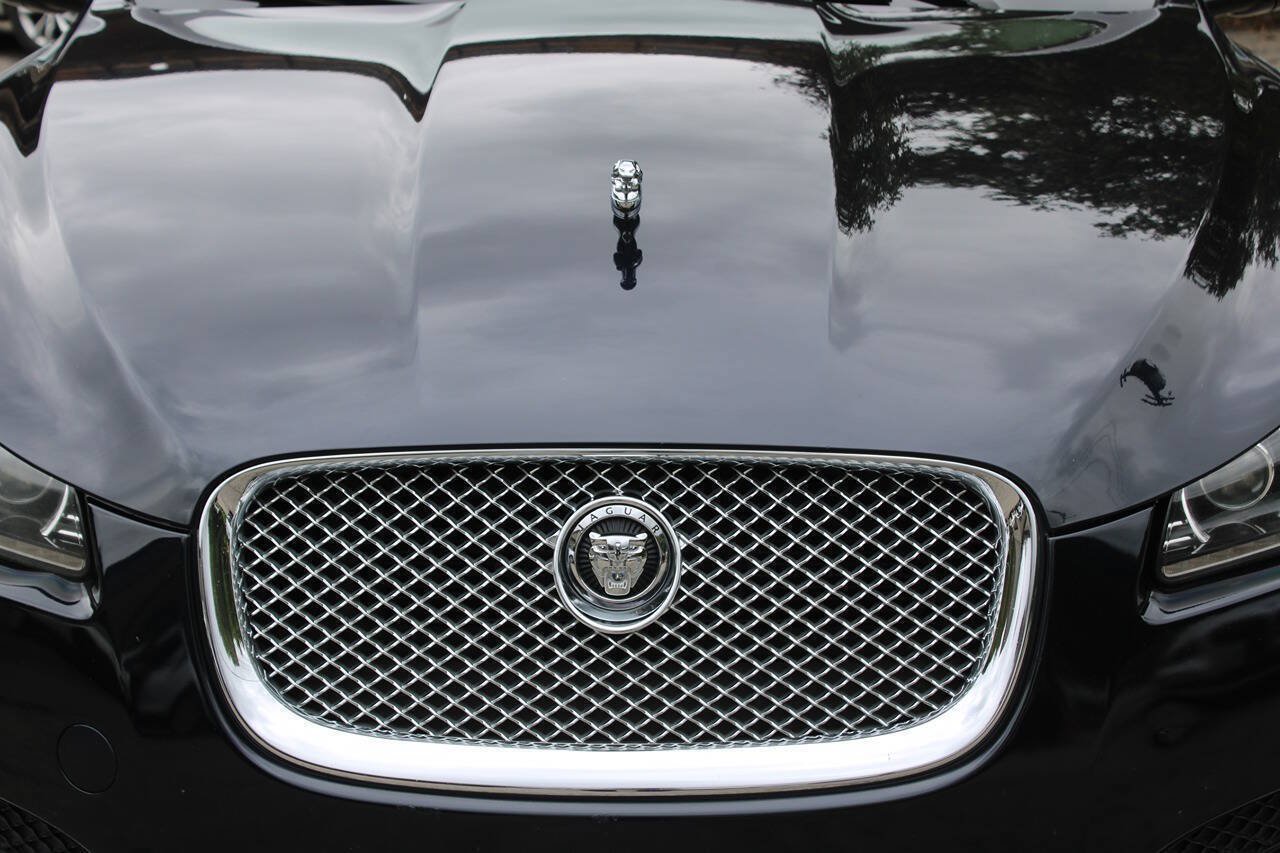 Used 2012 Jaguar XF RWD image 11