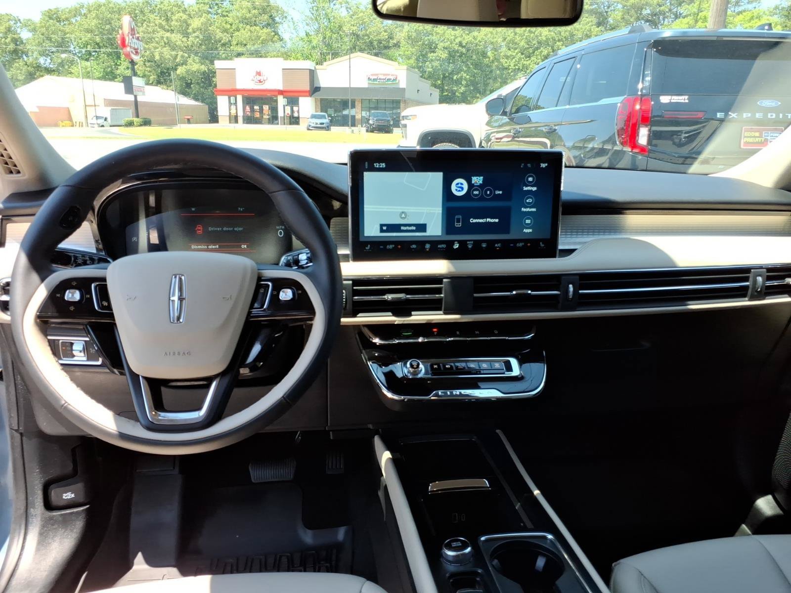 Used 2025 Lincoln Corsair AWD image 11