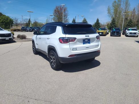 Used 2025 Jeep Compass Limited AWD/4WD image 4
