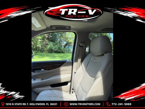 Used 2017 Cadillac Escalade ESV Luxury AWD/4WD image 14