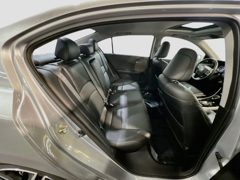 Used 2017 Honda Accord Touring image 21