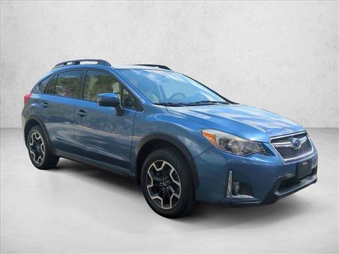 Used 2017 Subaru Crosstrek 2.0i Limited image 3