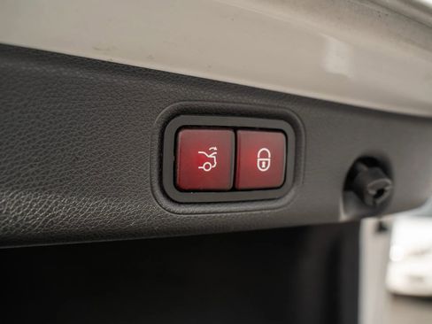 Used 2018 Mercedes-Benz E 300 E 300 4MATIC Sedan 4D image 10