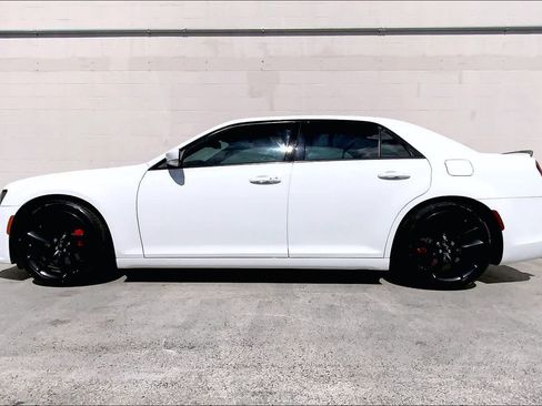 Used 2023 Chrysler 300 C RWD image 3