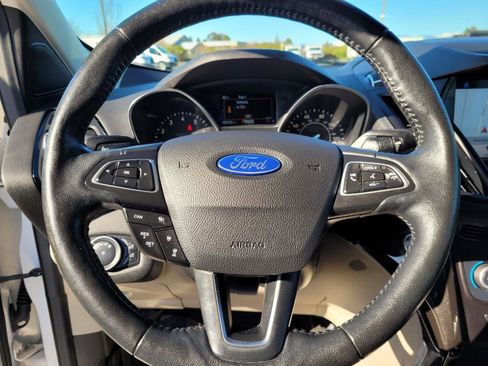 Used 2019 Ford Escape Titanium image 34