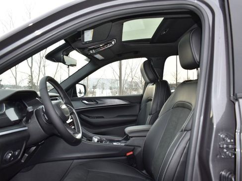 New 2025 Jeep Grand Cherokee Altitude AWD/4WD image 13