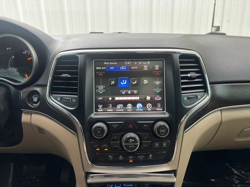 Used 2017 Jeep Grand Cherokee Limited w/ Luxury Group II AWD/4WD image 34
