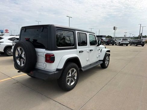 Used 2020 Jeep Wrangler Unlimited Sahara AWD/4WD image 6