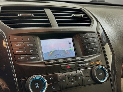 Used 2019 Ford Explorer XLT FWD image 21