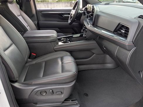 Used 2025 Chevrolet Suburban RST RWD image 23