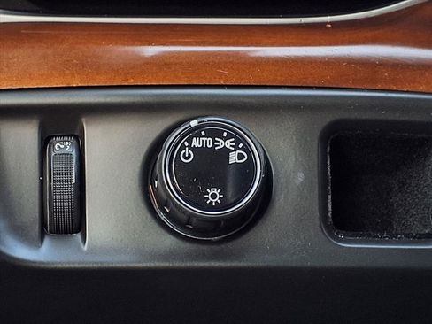 Used 2020 Cadillac Escalade 2WD image 18