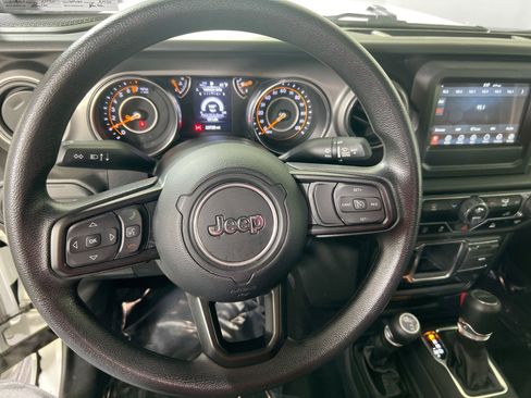 Used 2023 Jeep Gladiator Sport image 11