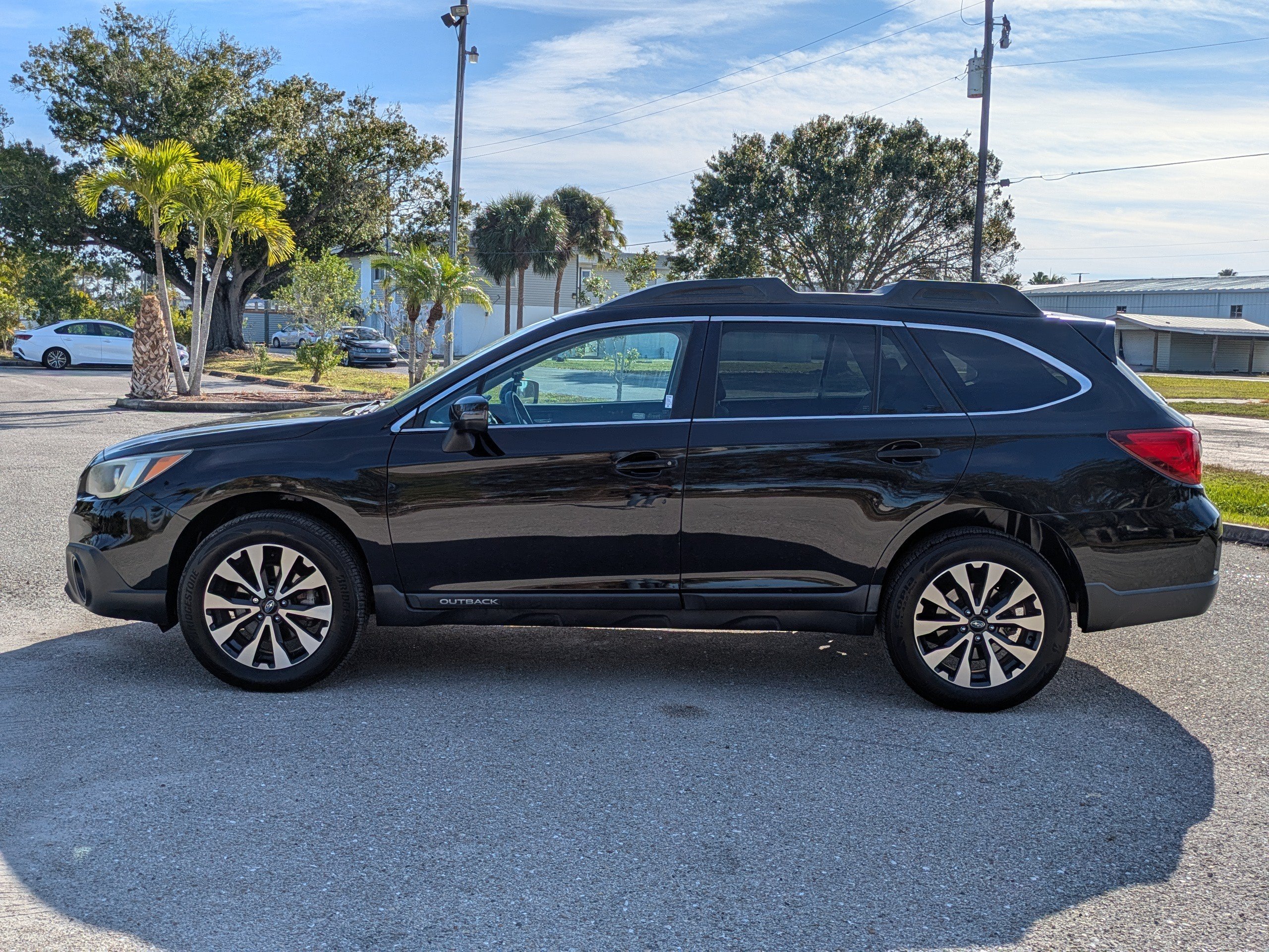 Used 2017 Subaru Outback 2.5i Limited AWD/4WD image 8