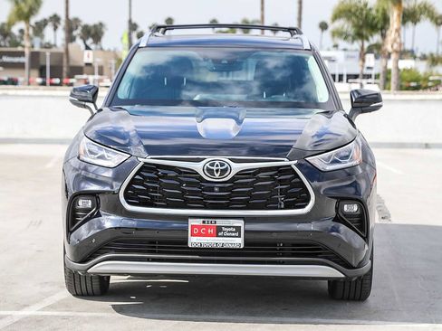 Used 2022 Toyota Highlander Platinum FWD image 3