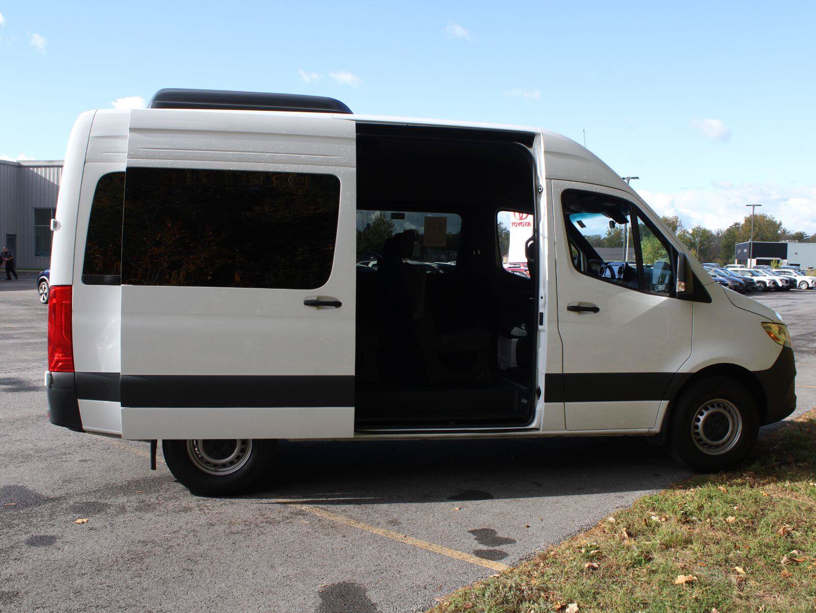 Used 2025 Mercedes-Benz Sprinter 2500 image 9