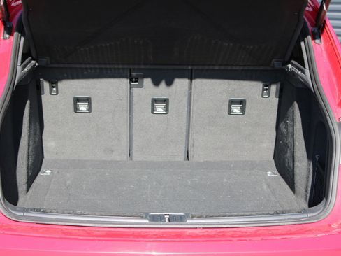 Certified 2022 Porsche Macan image 24