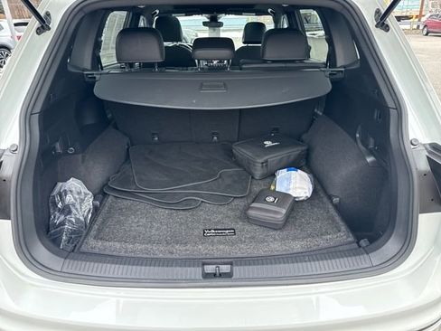 Certified 2023 Volkswagen Tiguan SE R-Line image 31