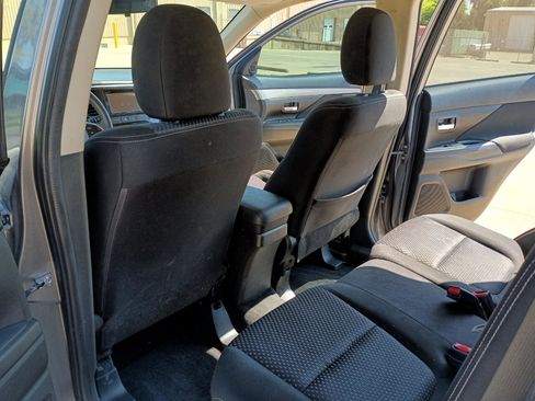 Used 2018 Mitsubishi Outlander ES image 11