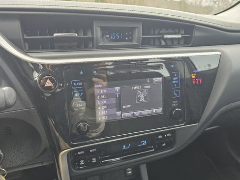 Used 2019 Toyota Corolla LE image 12