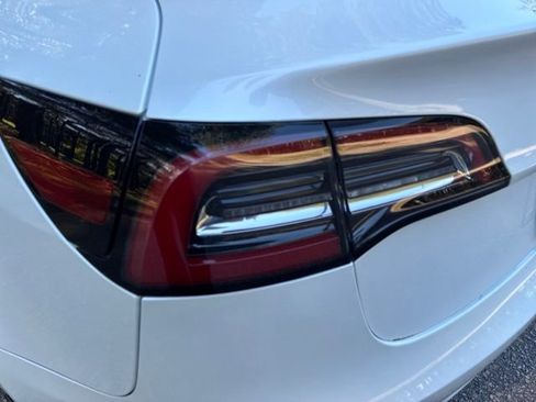 Used 2022 Tesla Model 3 Long Range AWD/4WD image 8