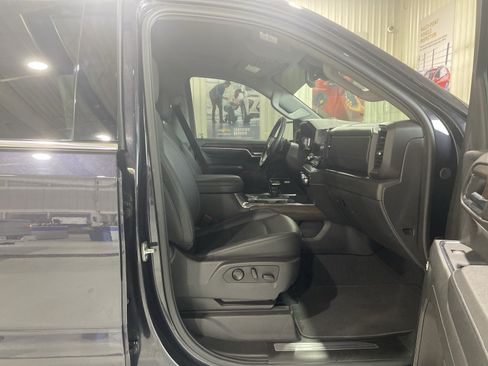 Used 2024 GMC Sierra 1500 SLT w/ SLT Premium Plus Package AWD/4WD image 16