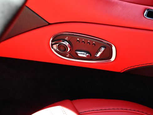 Used 2021 Aston Martin DB11 Coupe RWD image 18