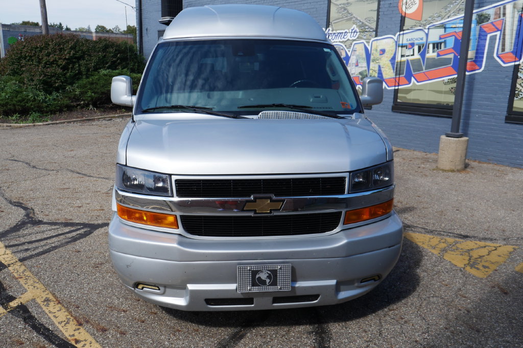 Used 2022 Chevrolet Express 2500 Extended w/ Enhanced Convenience Package RWD image 2