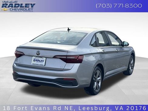 Used 2024 Volkswagen Jetta SE image 6