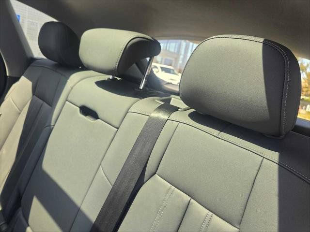 Used 2025 Audi Q5 Premium w/ Convenience Package AWD/4WD image 19